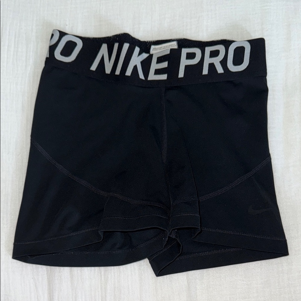 Black Nike pro shorts 3 inch